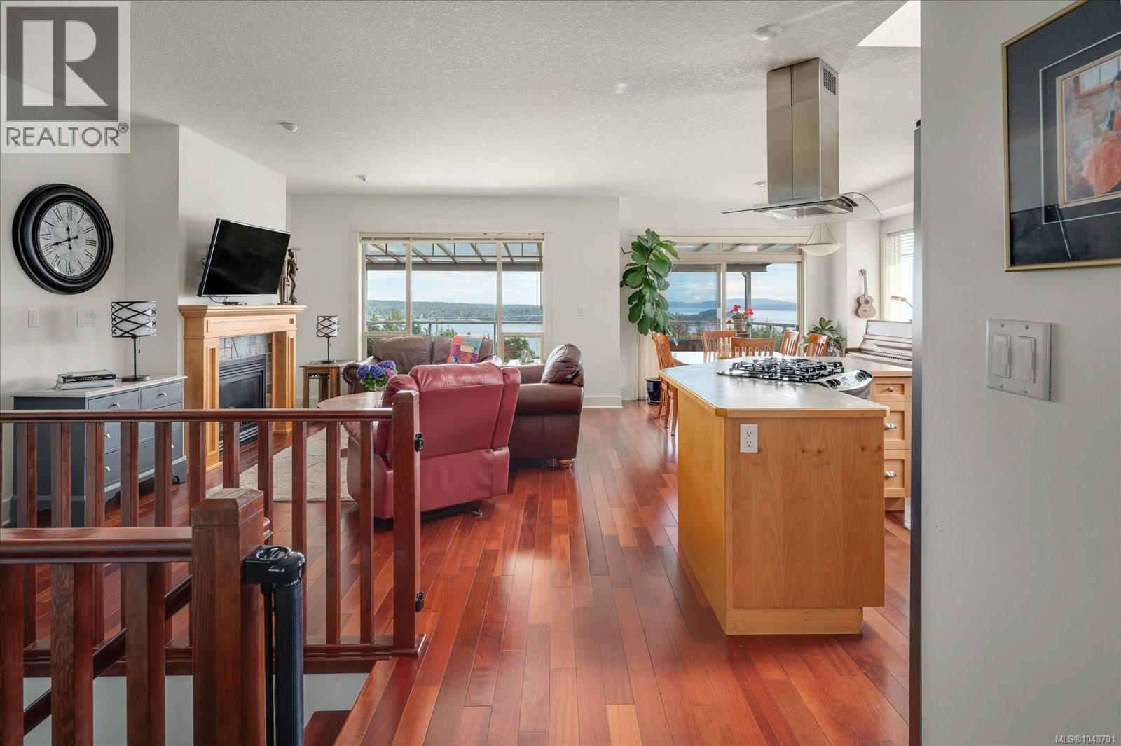 517 Douglas St - 9