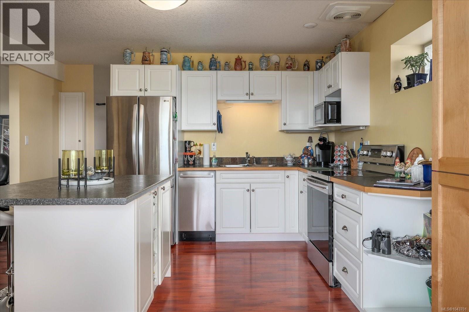 517 Douglas St - 32