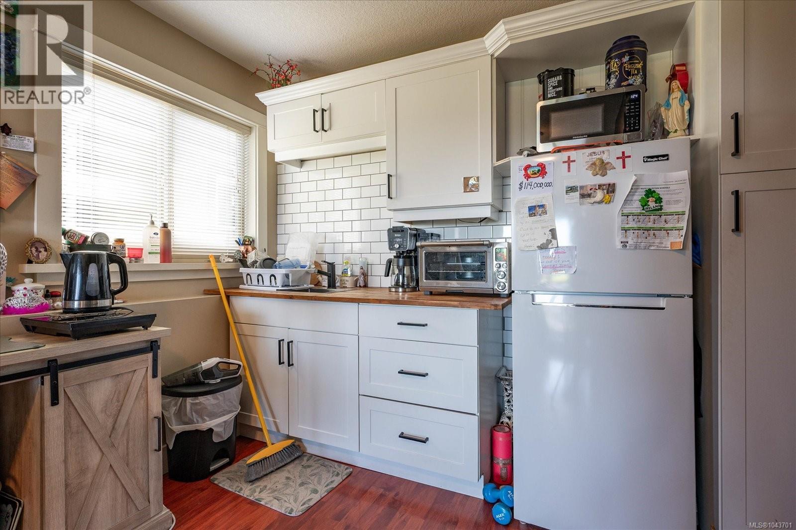 517 Douglas St - 34