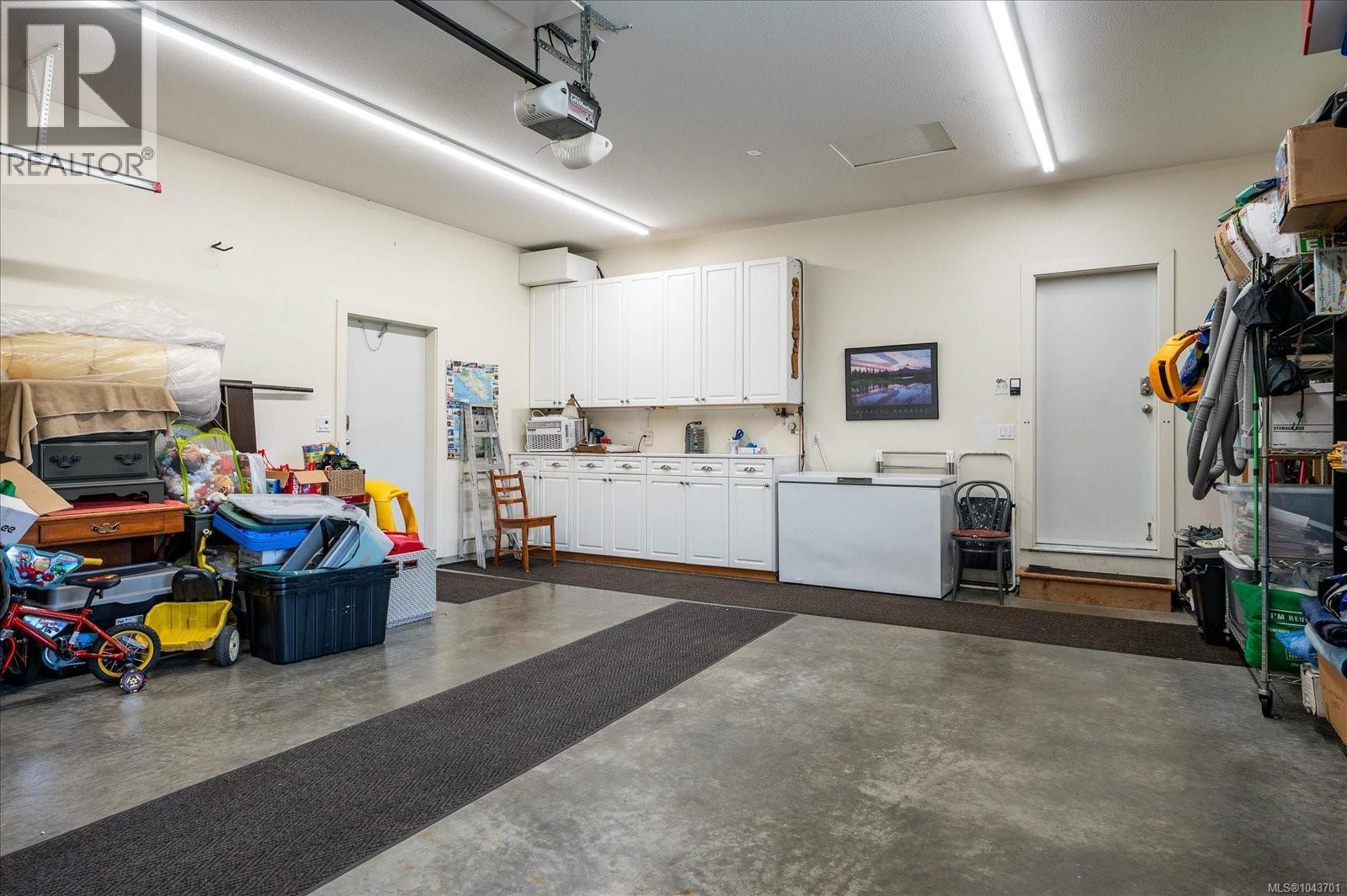 517 Douglas St - 26