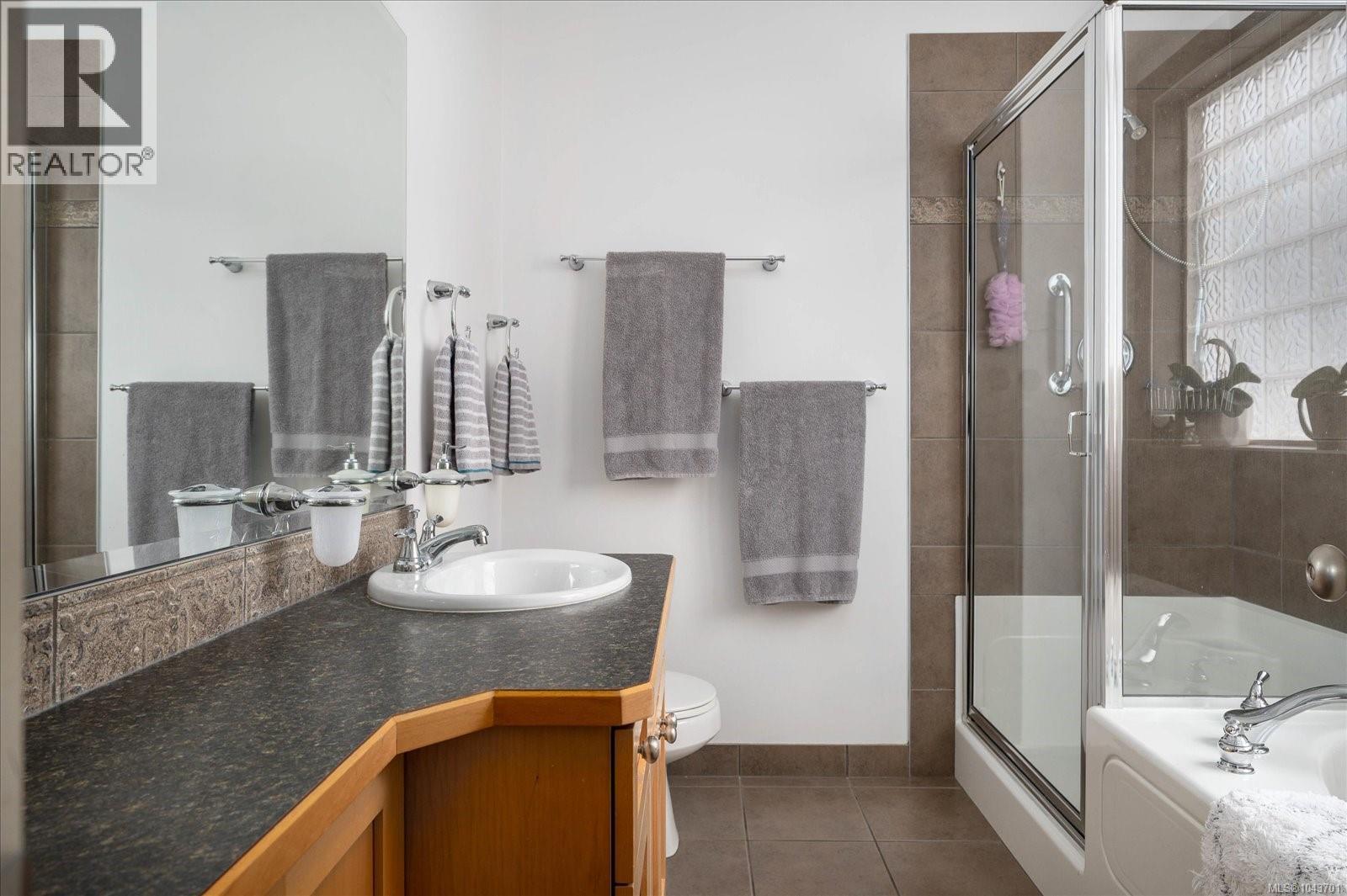 517 Douglas St - 19