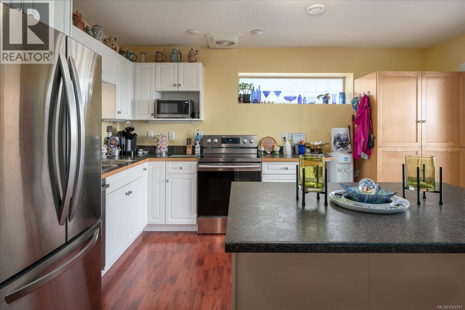 517 Douglas St - 28