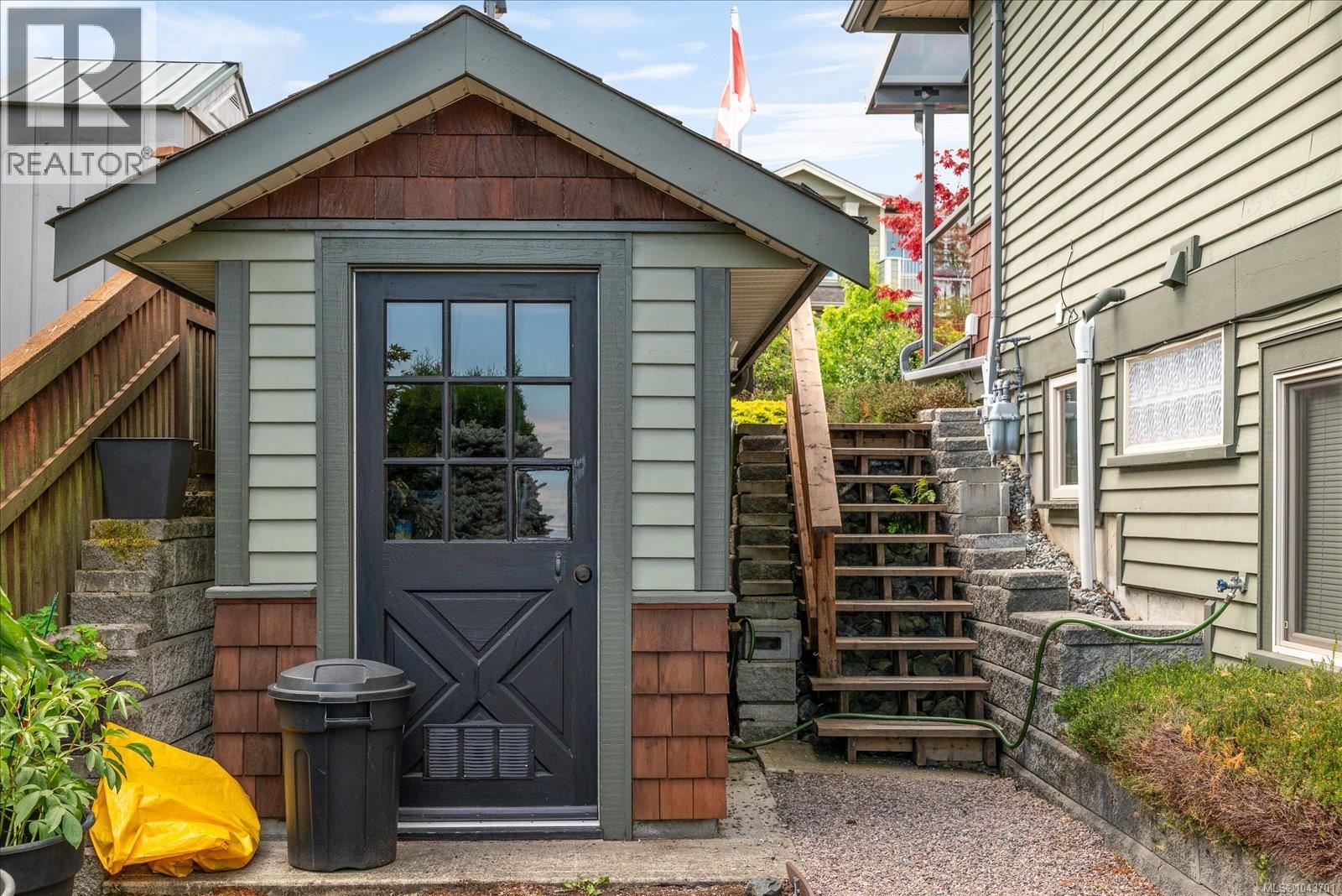 517 Douglas St - 27