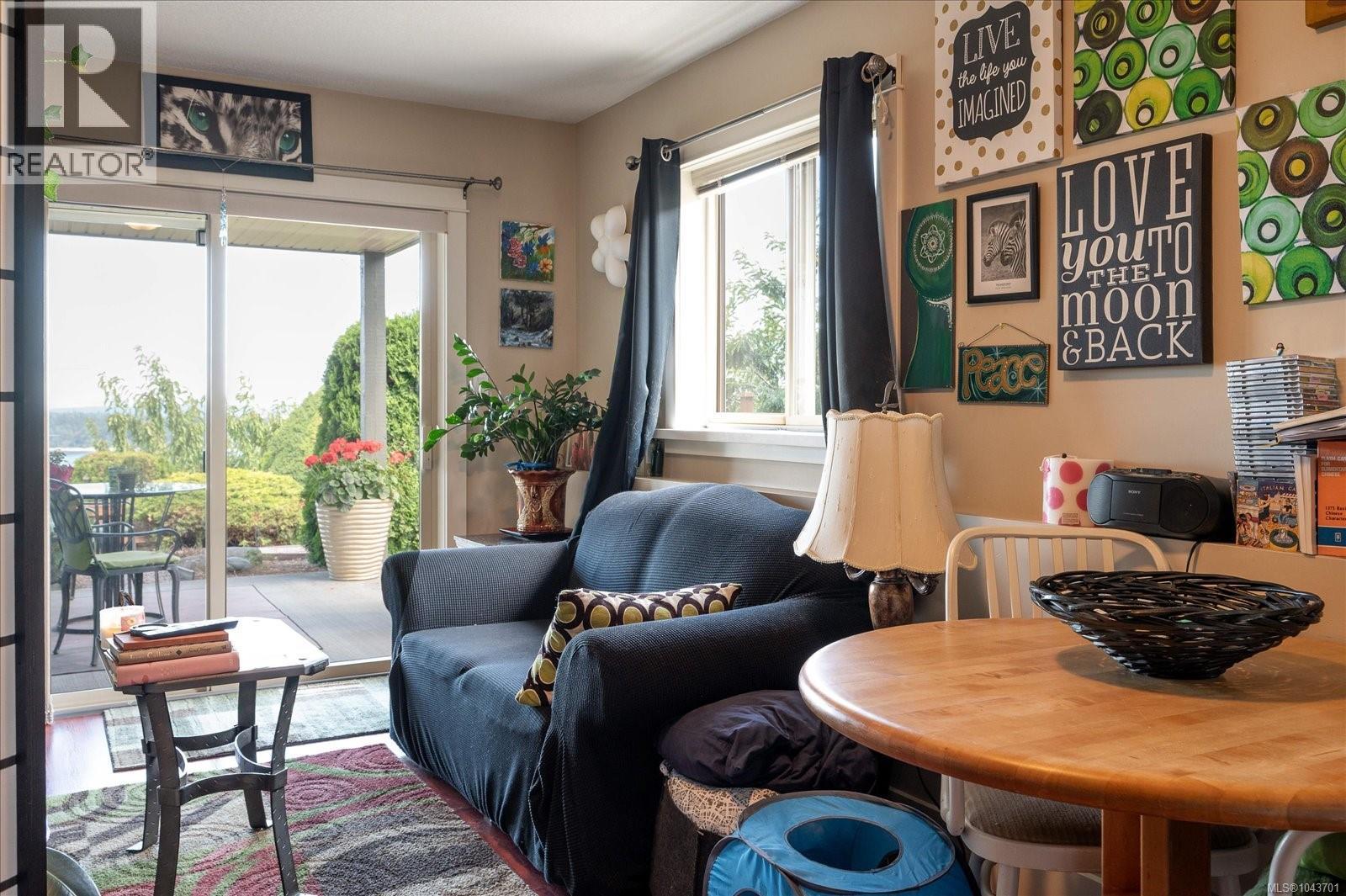 517 Douglas St - 31