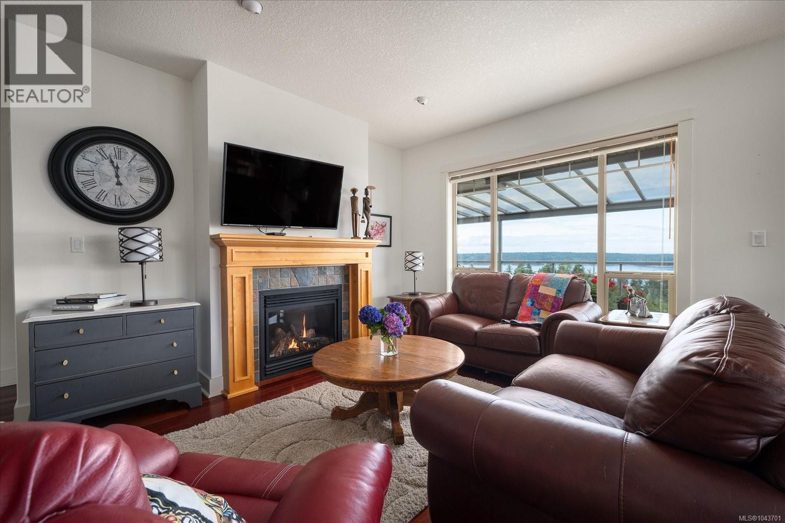 517 Douglas St - 6
