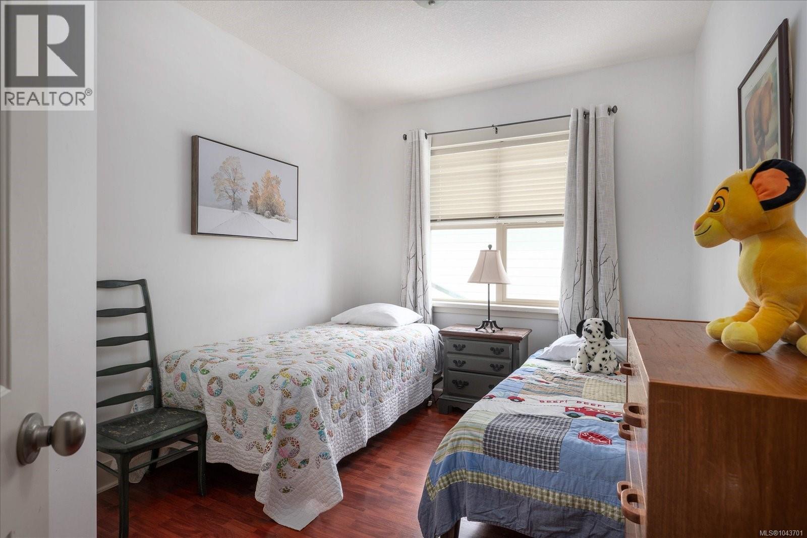 517 Douglas St - 36
