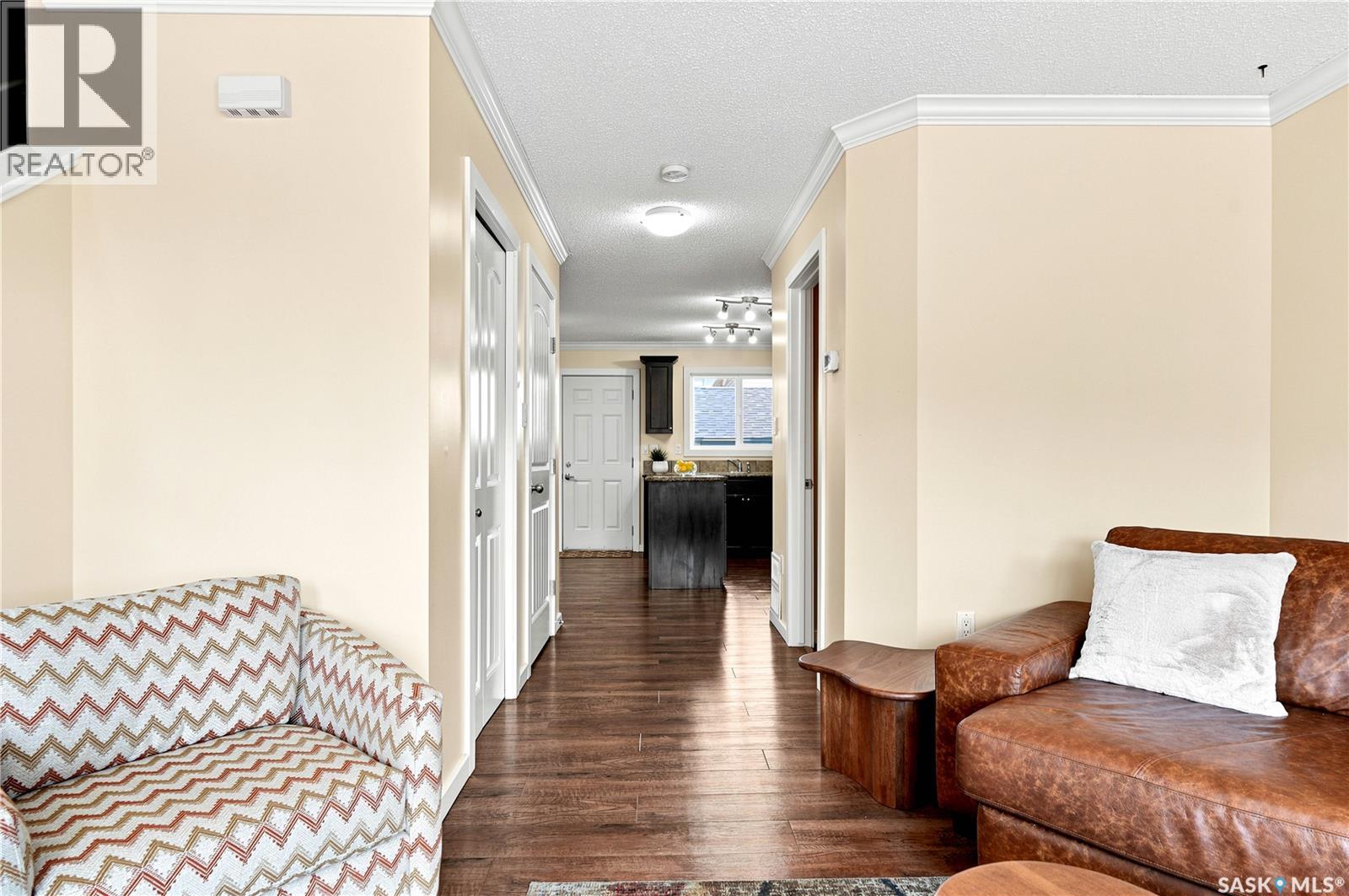 #309 810 Hampton CIRCLE - 7