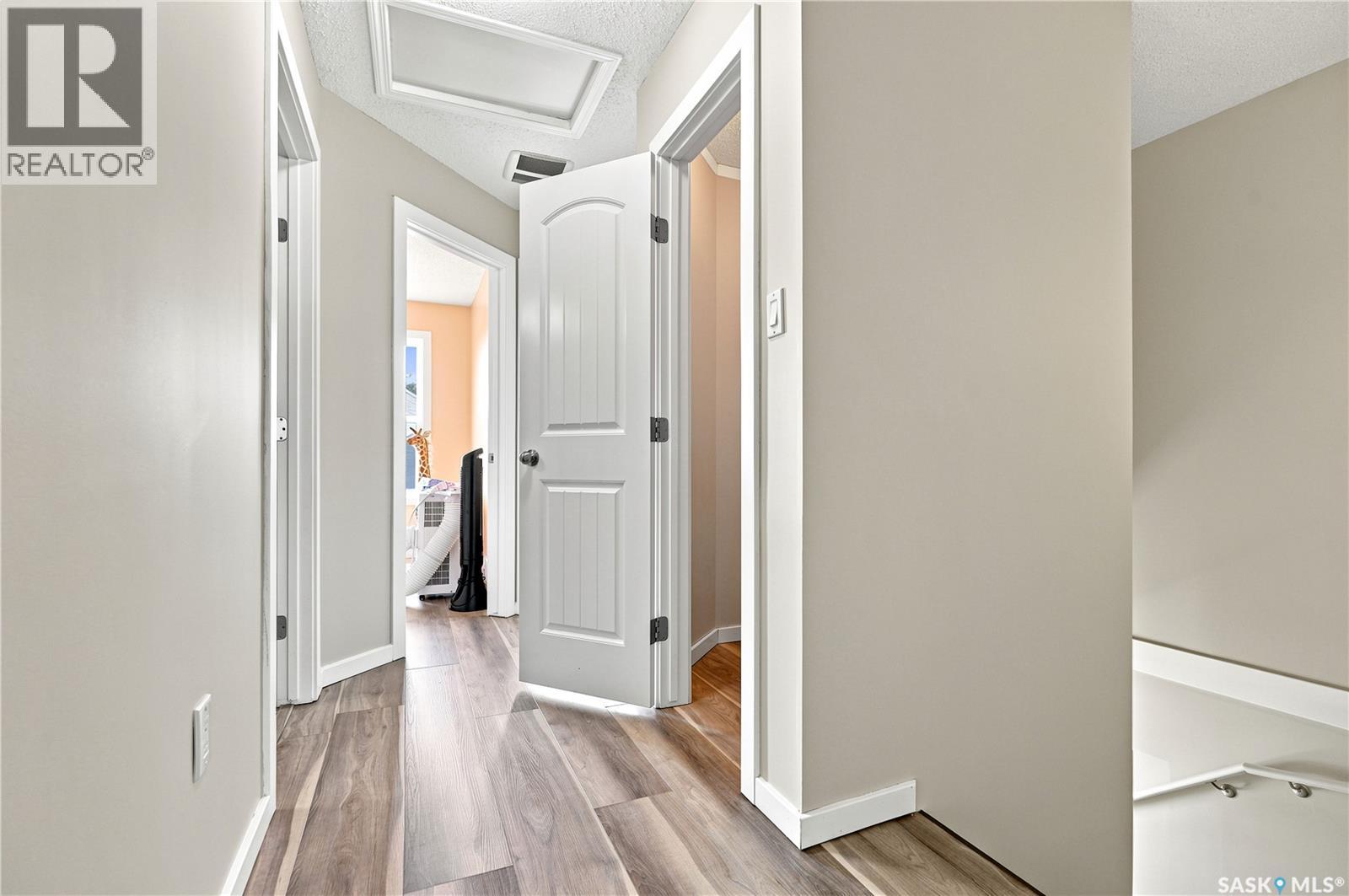 #309 810 Hampton CIRCLE - 24