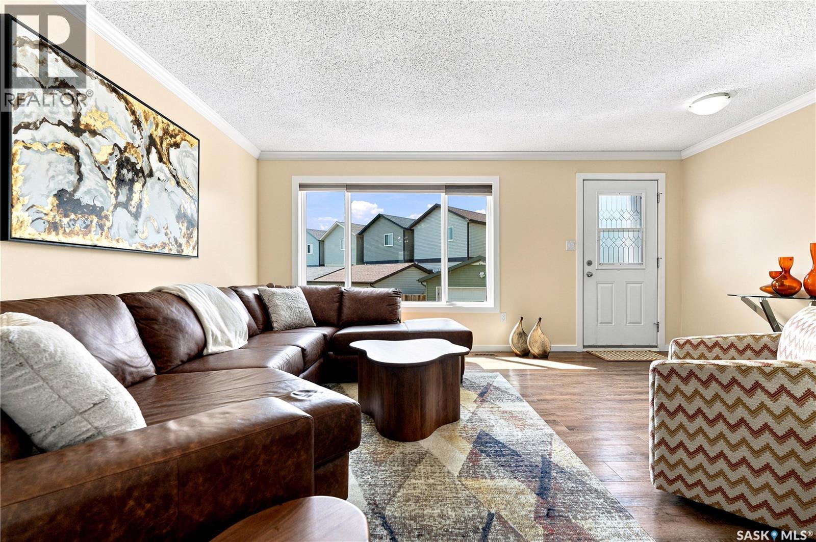 #309 810 Hampton CIRCLE - 6