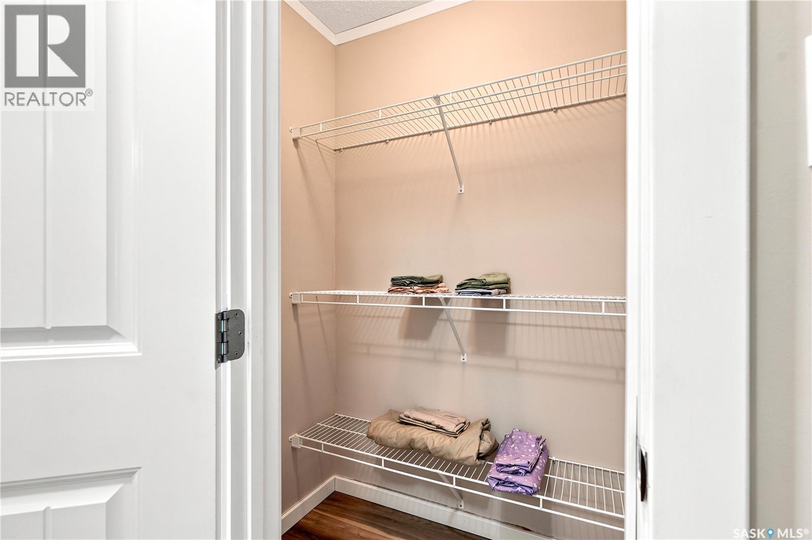 #309 810 Hampton CIRCLE - 27