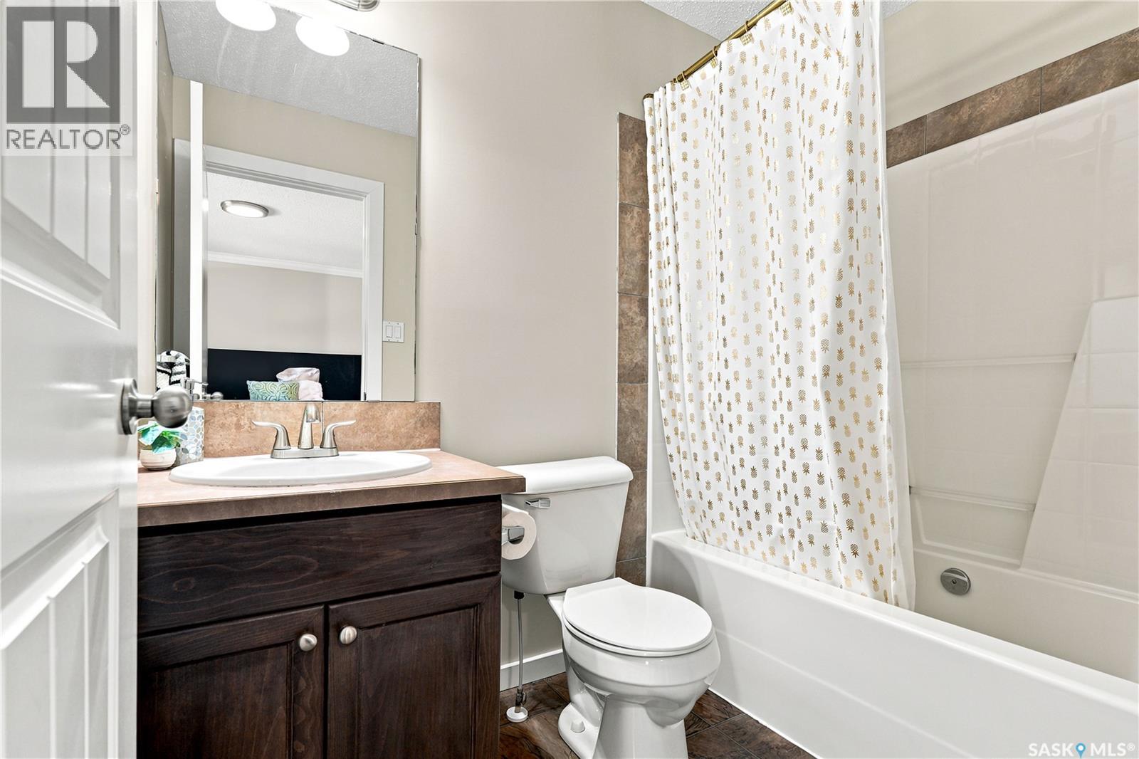 #309 810 Hampton CIRCLE - 23