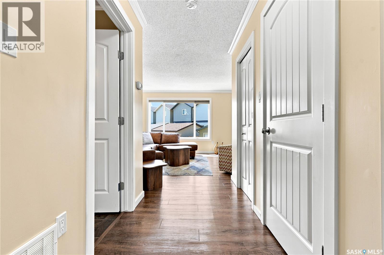 #309 810 Hampton CIRCLE - 8