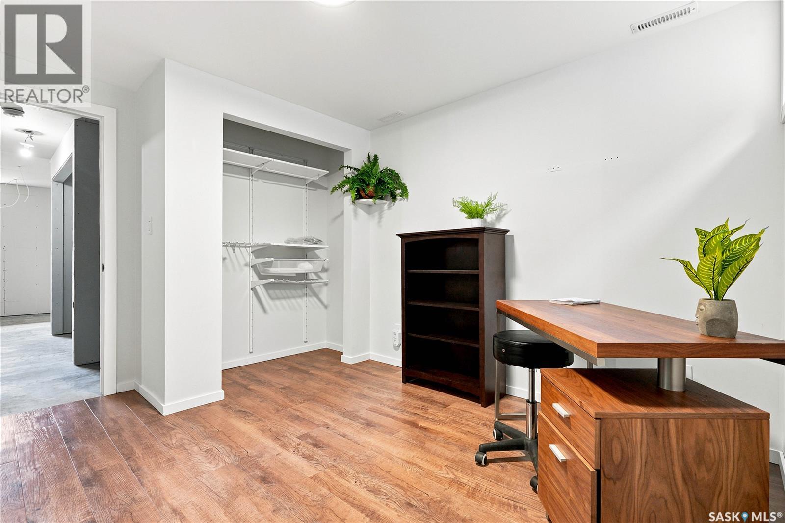 #309 810 Hampton CIRCLE - 31