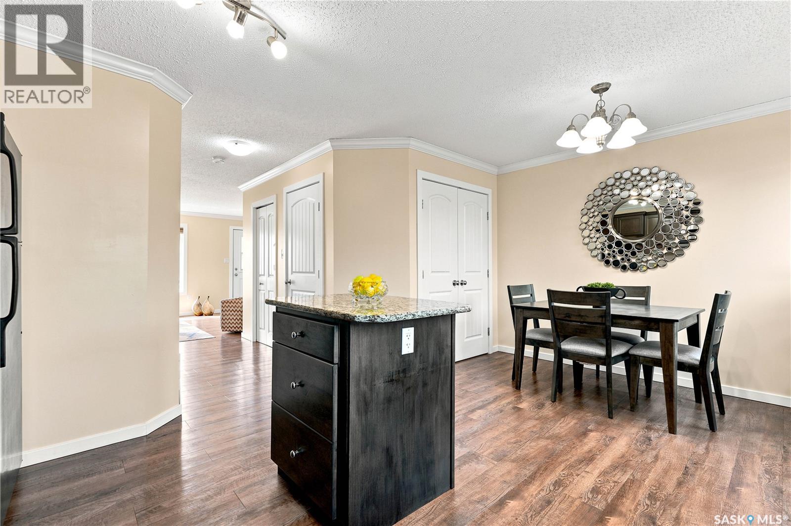 #309 810 Hampton CIRCLE - 14