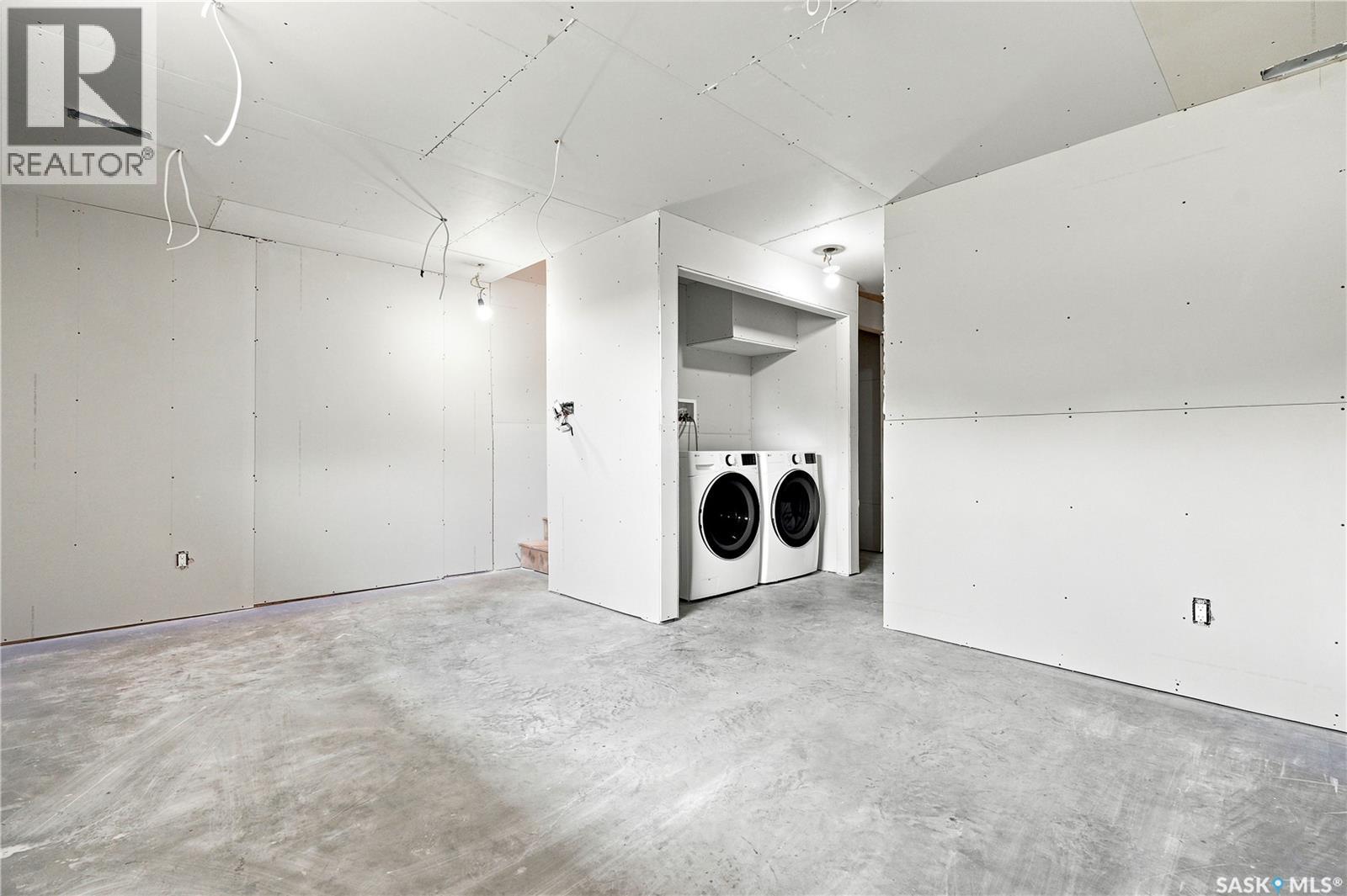 #309 810 Hampton CIRCLE - 38
