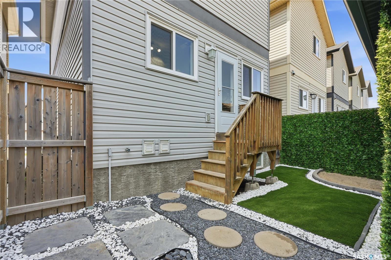 #309 810 Hampton CIRCLE - 43