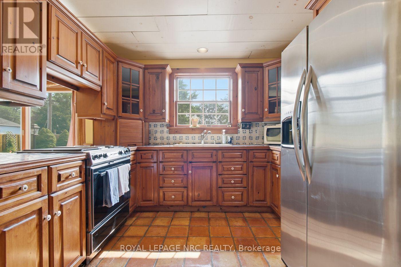 570 LAKESIDE ROAD - 14