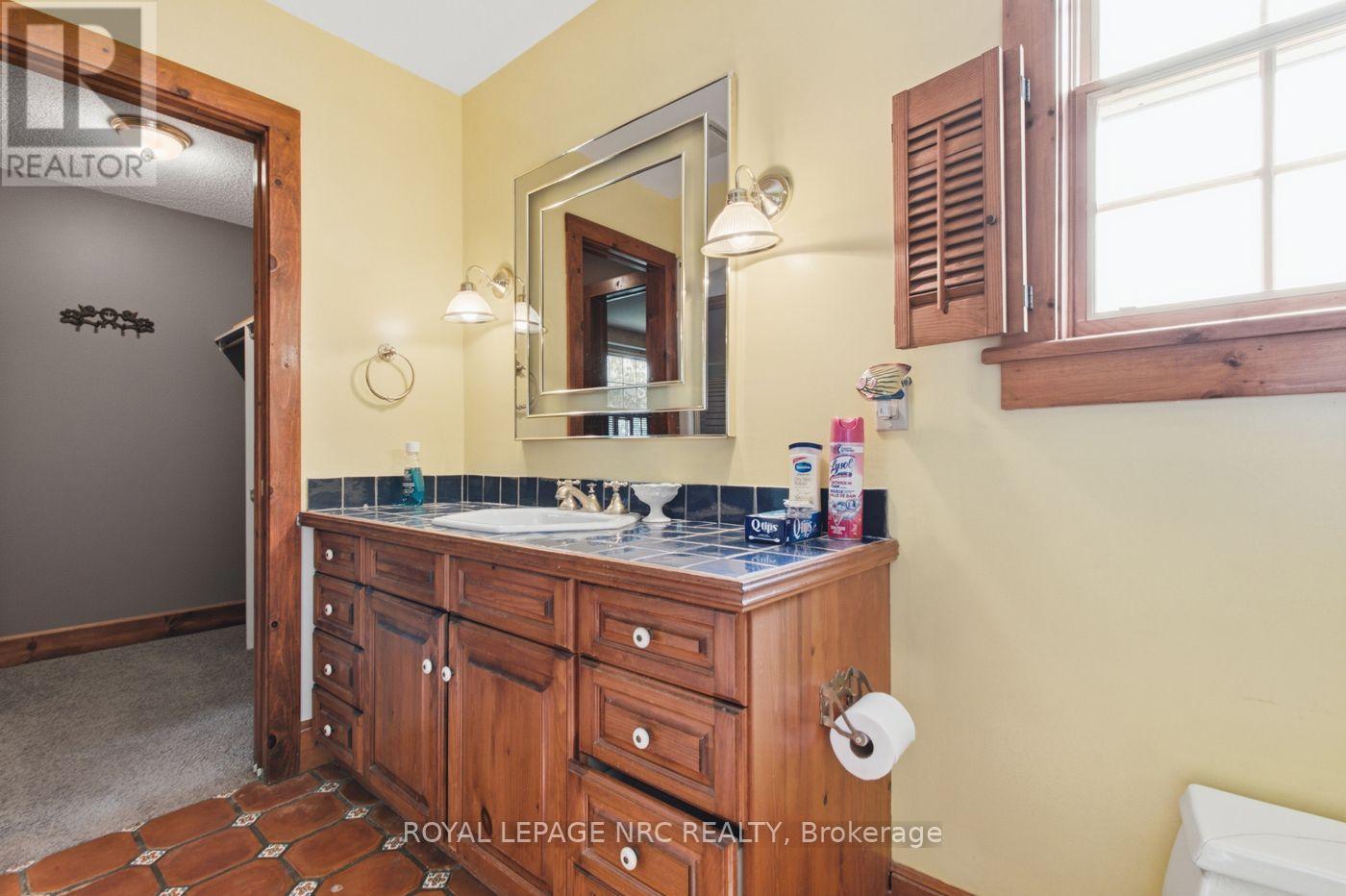 570 LAKESIDE ROAD - 24