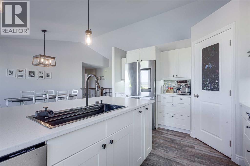 4646 58 Avenue - 11