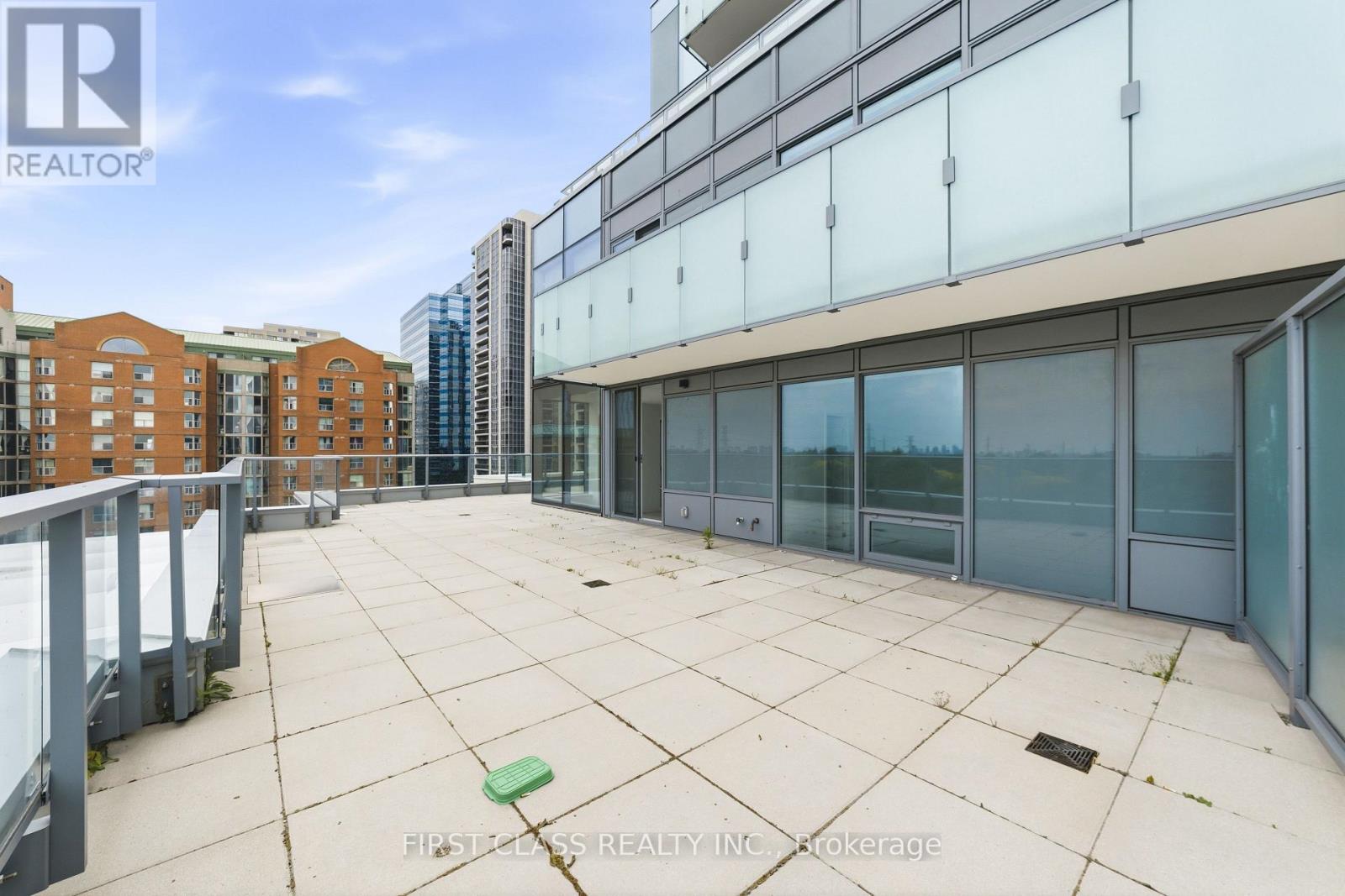 #S707 8 OLYMPIC GARDEN DRIVE - Image 23