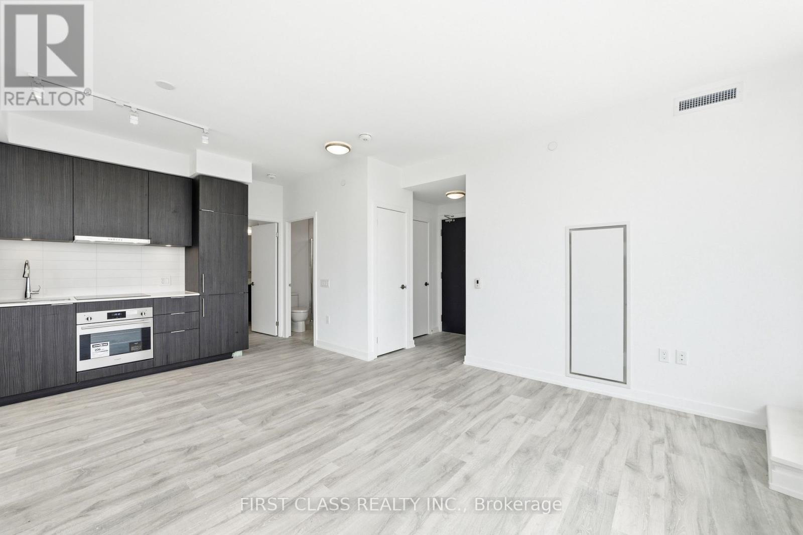 #S707 8 OLYMPIC GARDEN DRIVE - Image 7