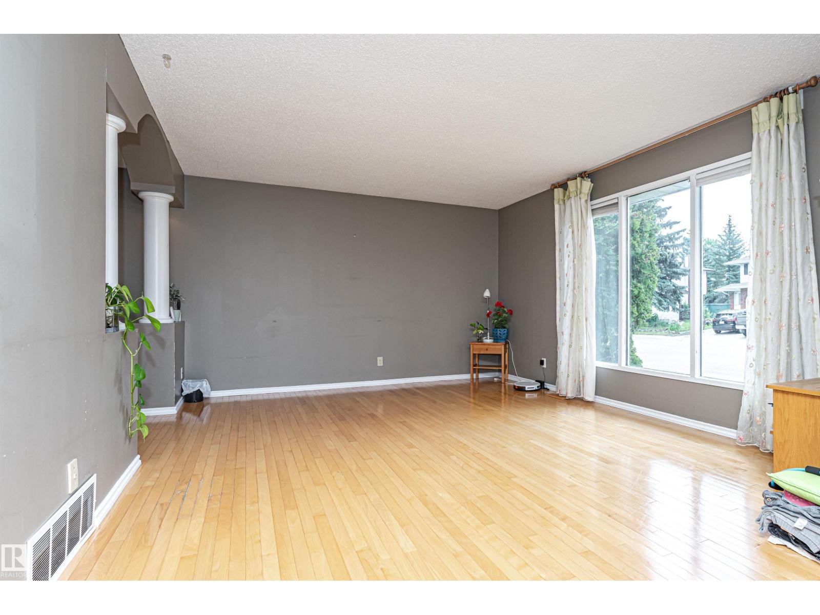 11512 24 AV NW - 10