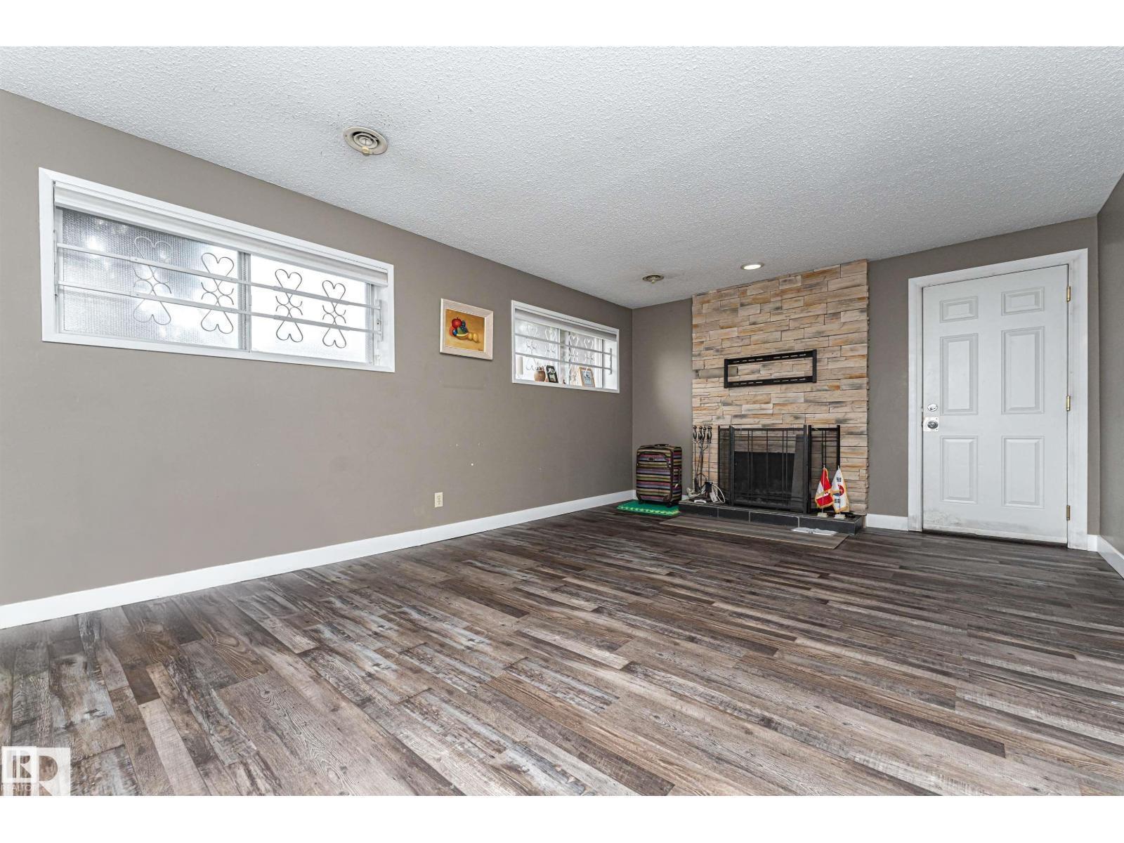 11512 24 AV NW - 29