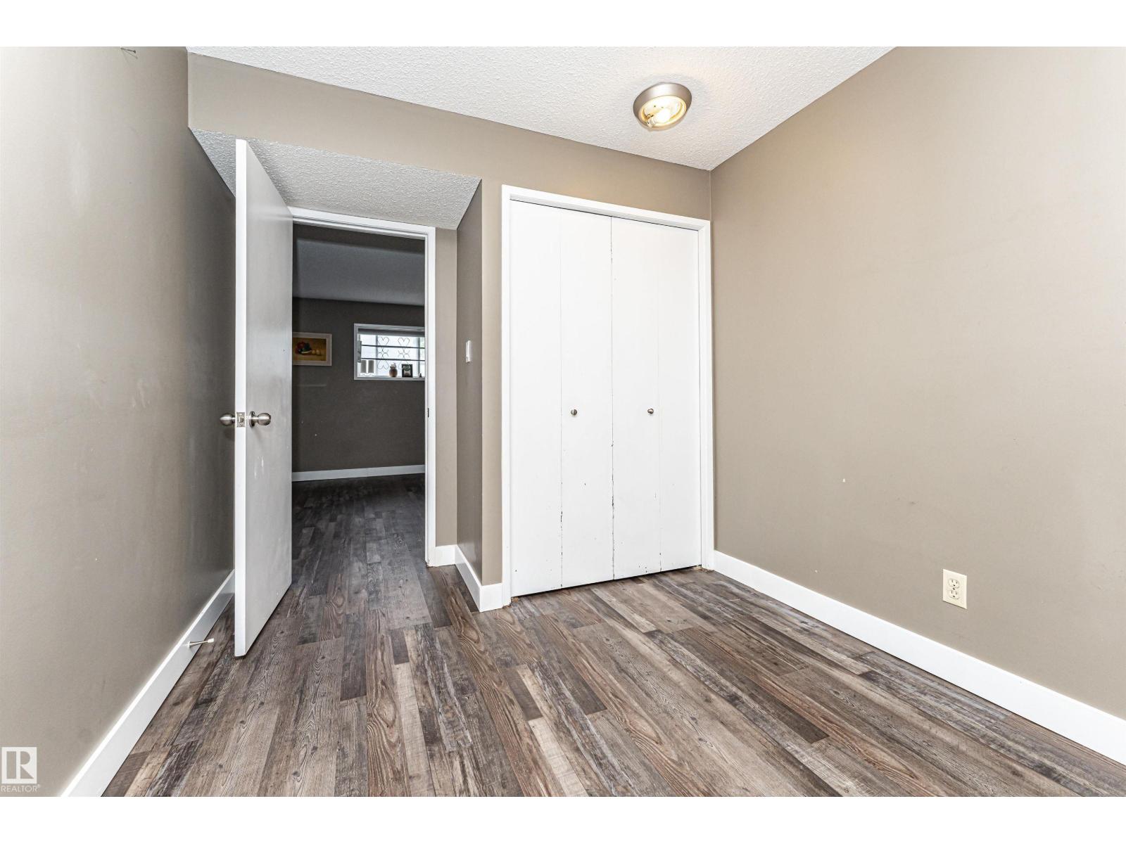 11512 24 AV NW - 32