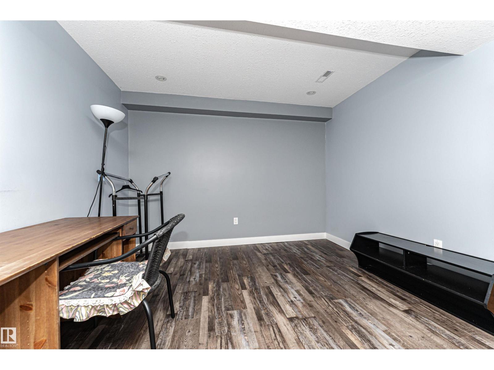 11512 24 AV NW - 37