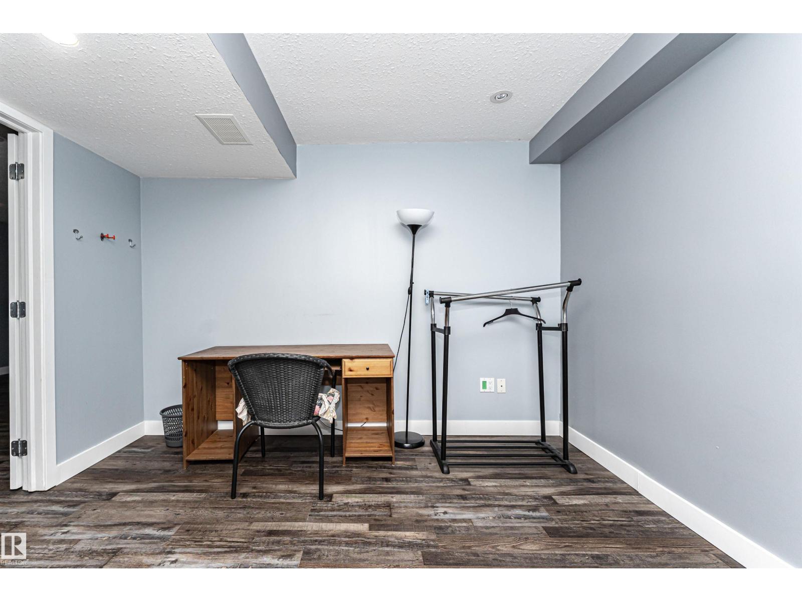 11512 24 AV NW - 38