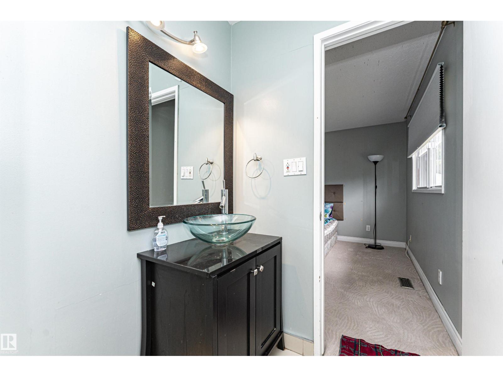 11512 24 AV NW - 26
