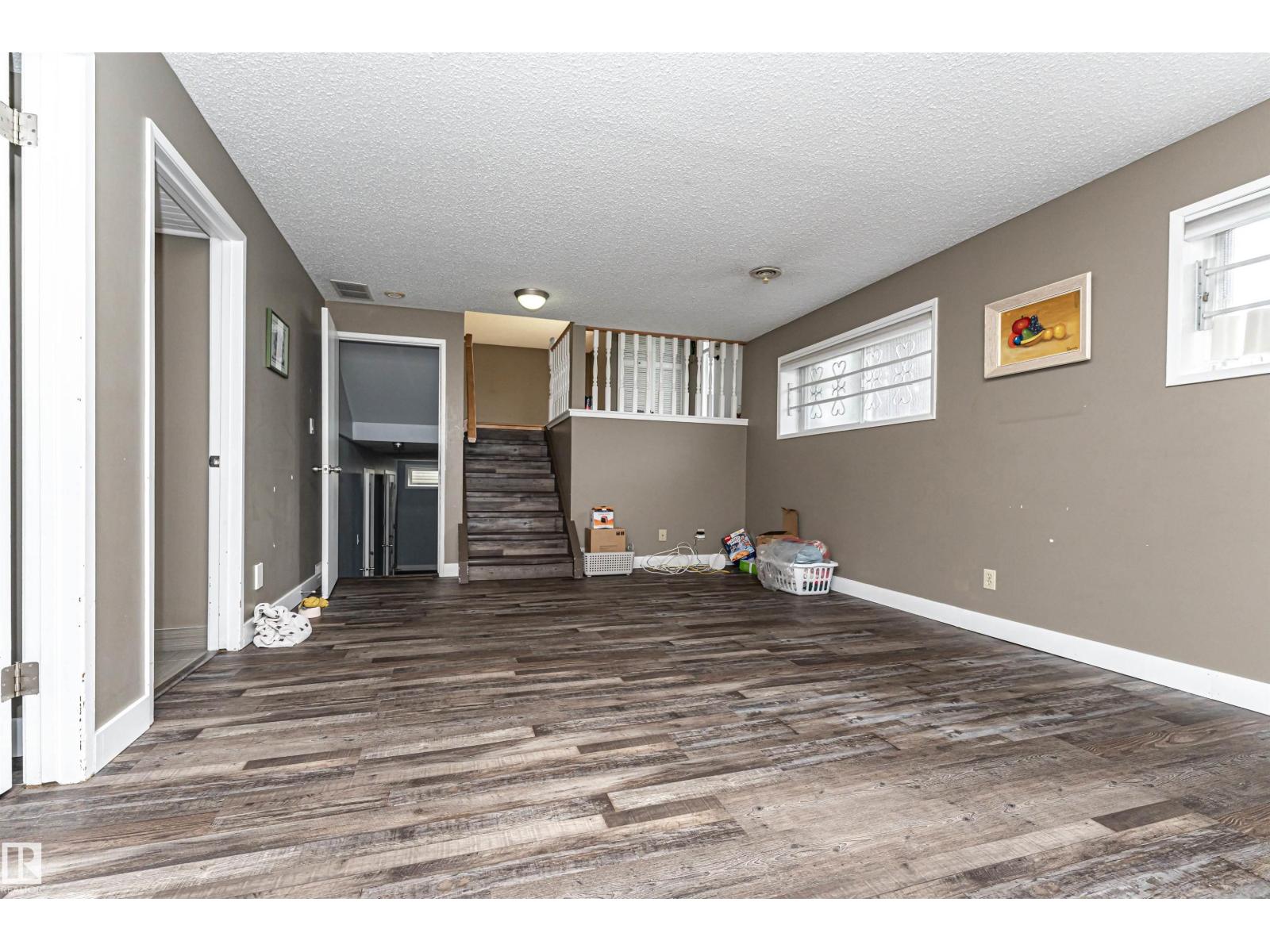 11512 24 AV NW - 28