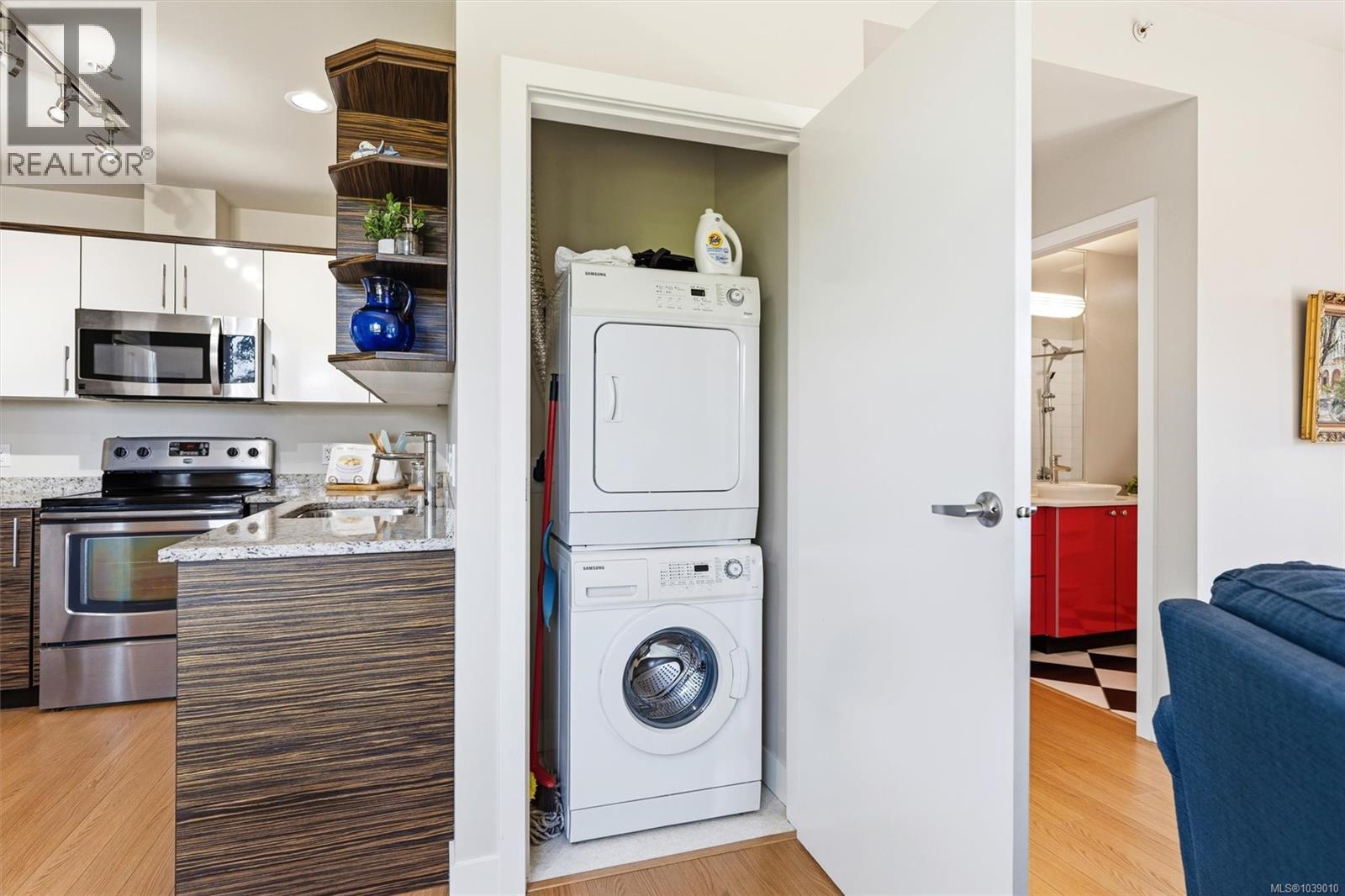 #304 4040 Borden St - 14