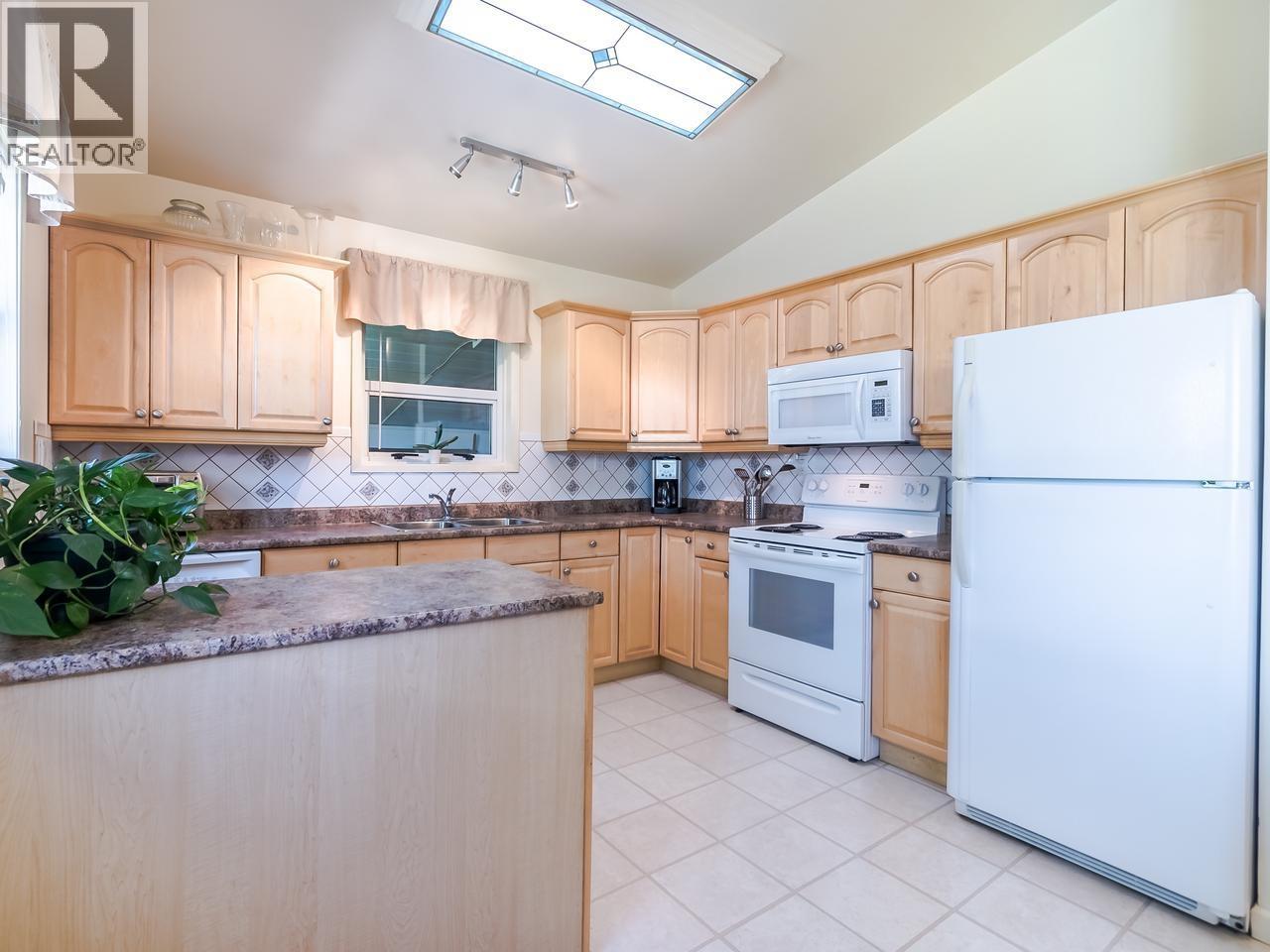 4 Bed, 2 Bath House for Sale in Coquitlam – 755 EGMONT AVENUE, Coquitlam – MLS# R3147996 - Image 13