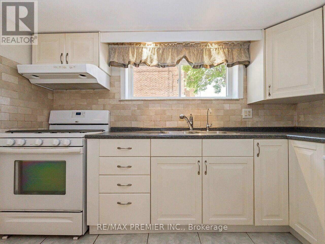 7 MAYALL AVENUE - 32