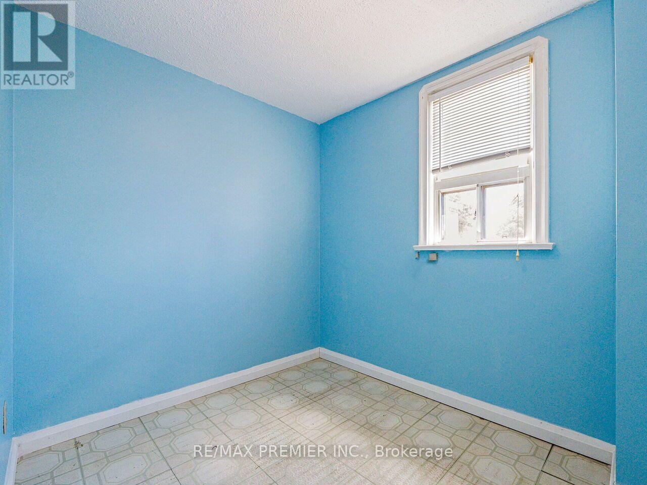 7 MAYALL AVENUE - 34