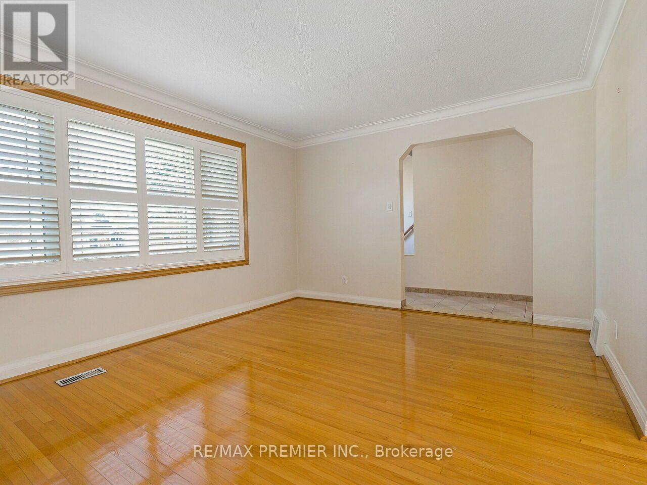 7 MAYALL AVENUE - 7