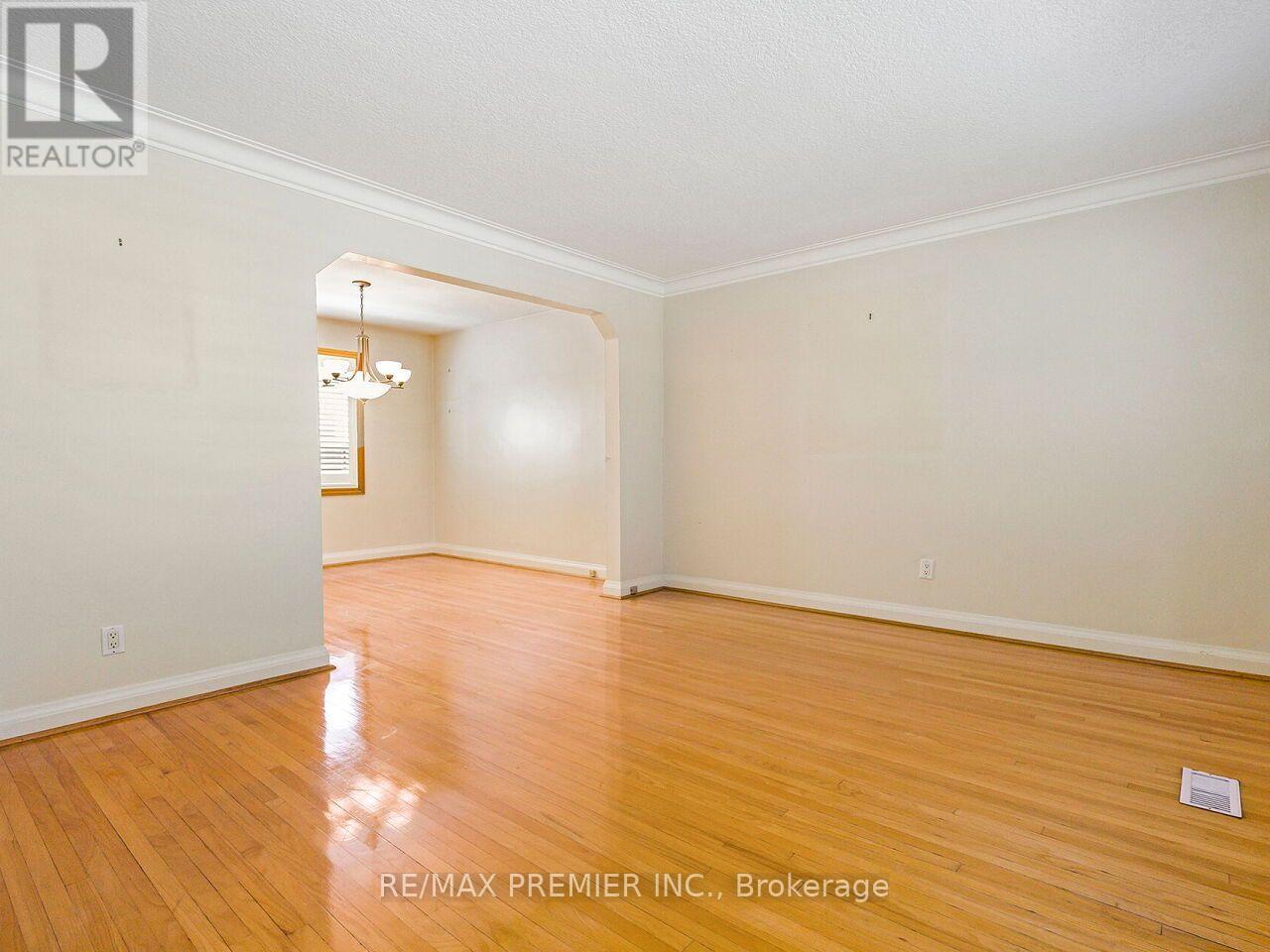7 MAYALL AVENUE - 8