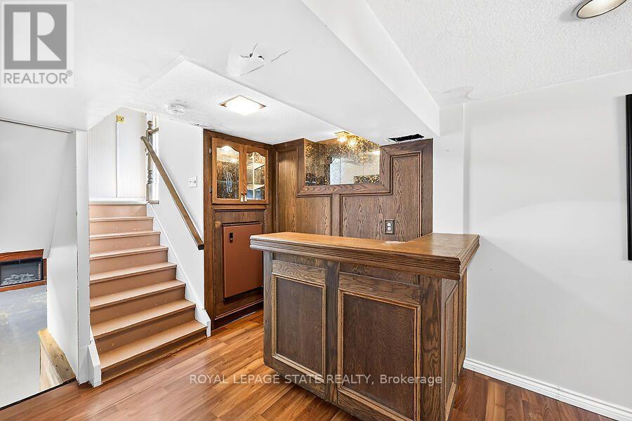 16 SUNSHINE COURT - 23