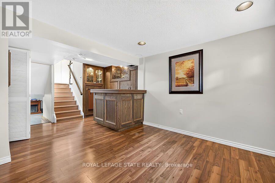 16 SUNSHINE COURT - 24