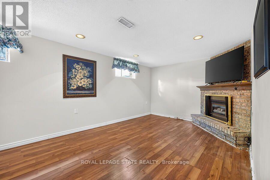 16 SUNSHINE COURT - 25