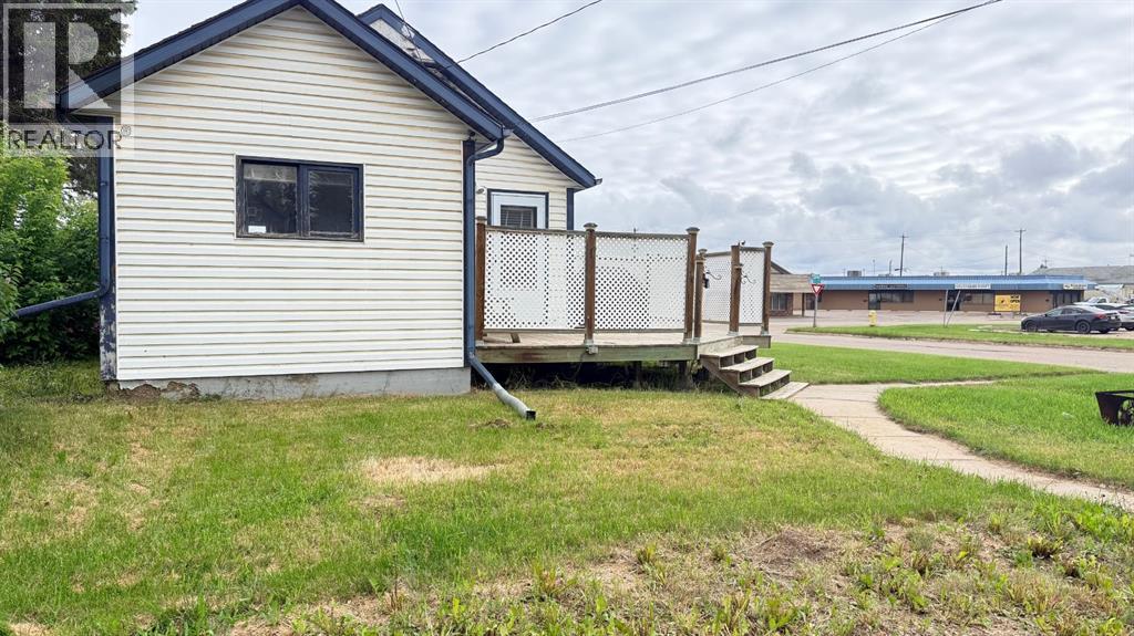 5301 51 Street - 7