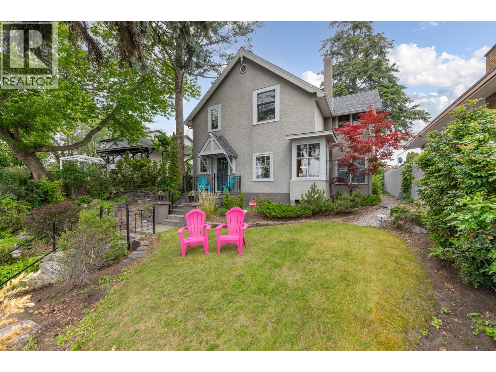 1537 Lakeview Street - 1