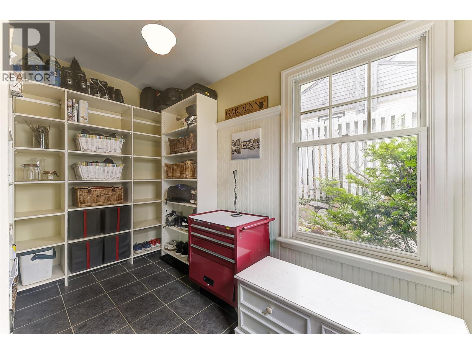 1537 Lakeview Street - 29