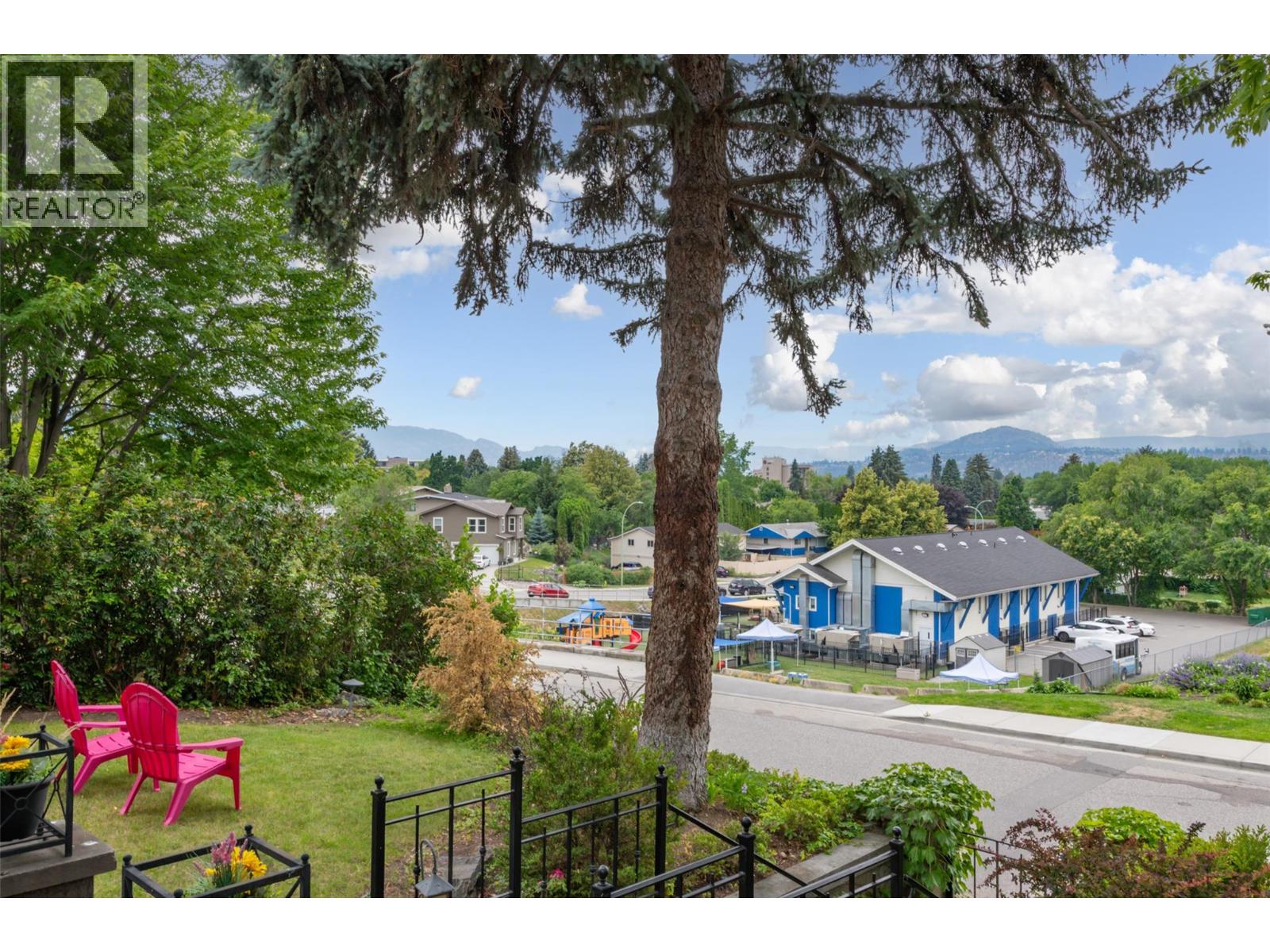 1537 Lakeview Street - 2