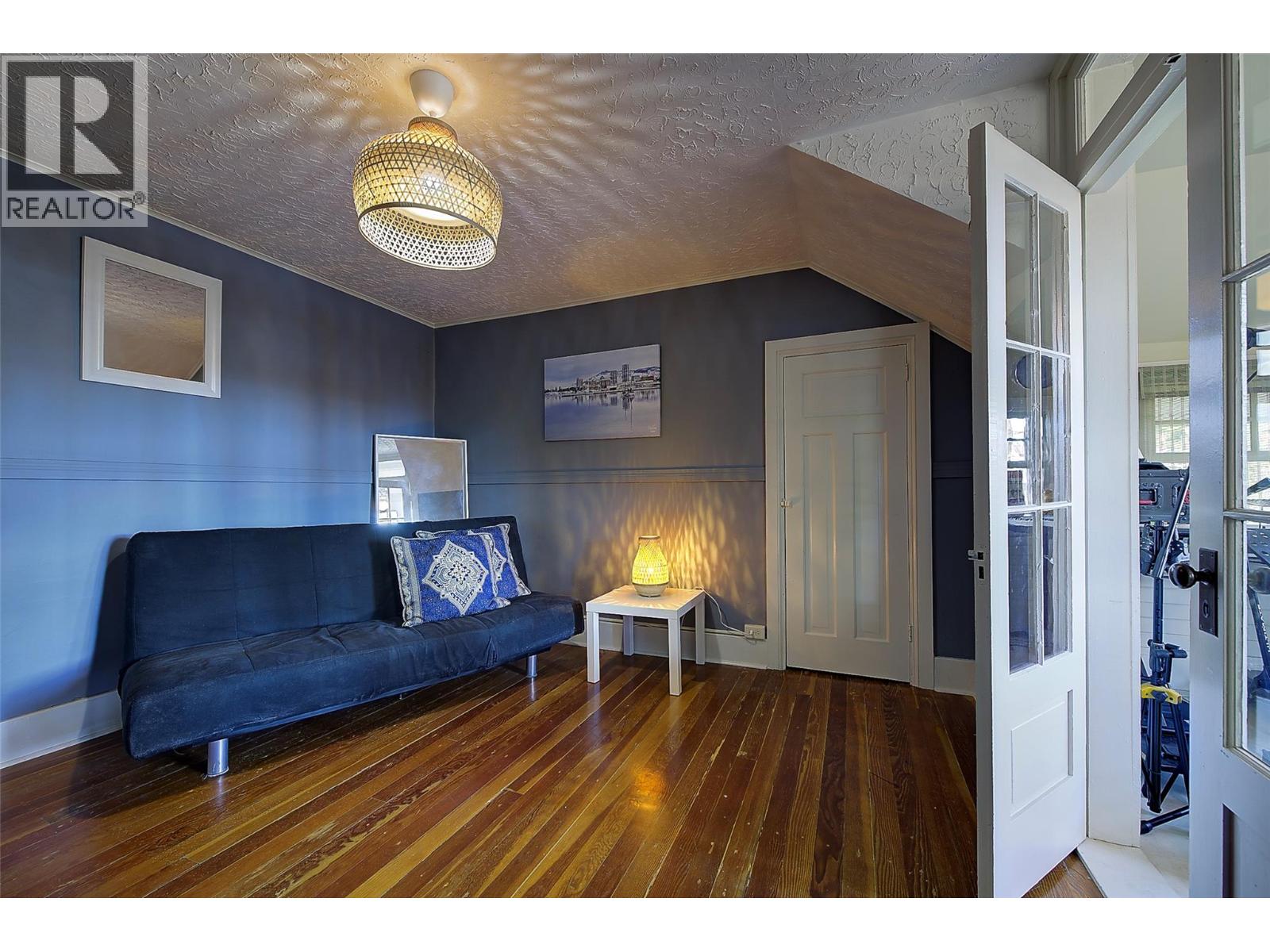 1537 Lakeview Street - 46