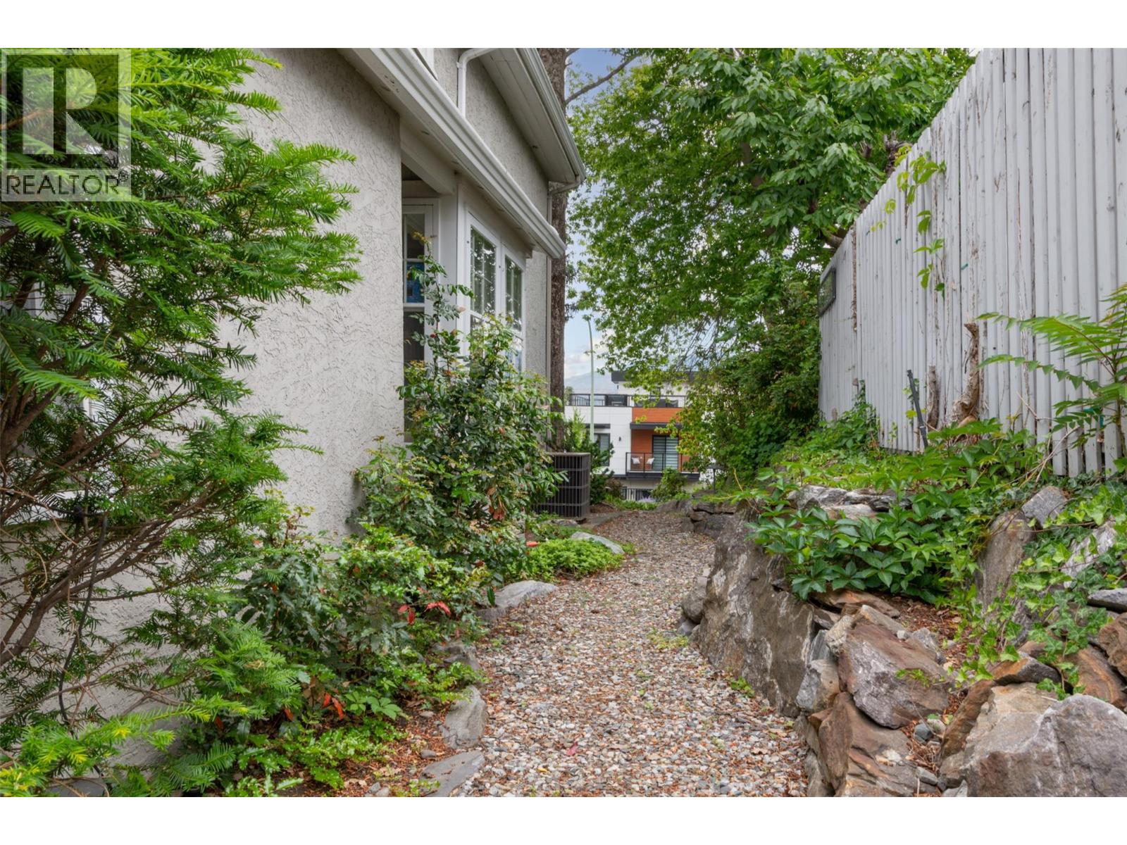 1537 Lakeview Street - 53