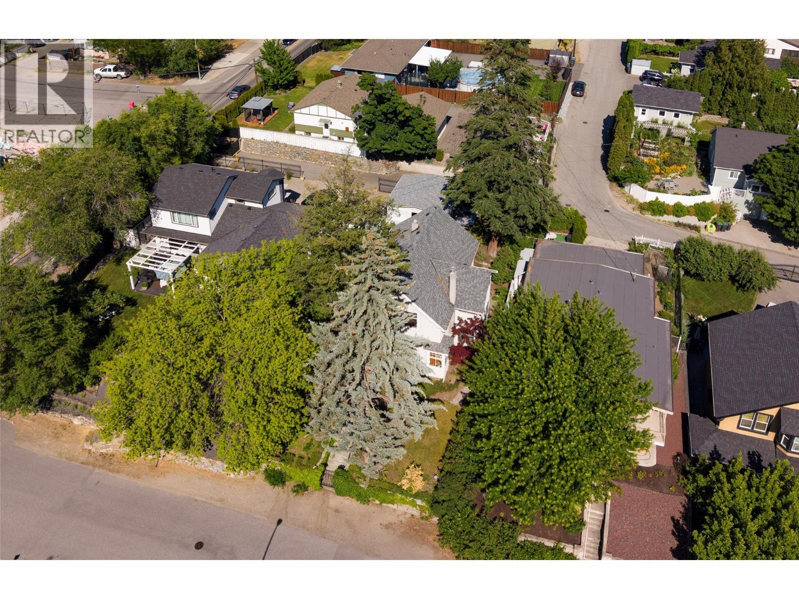 1537 Lakeview Street - 70