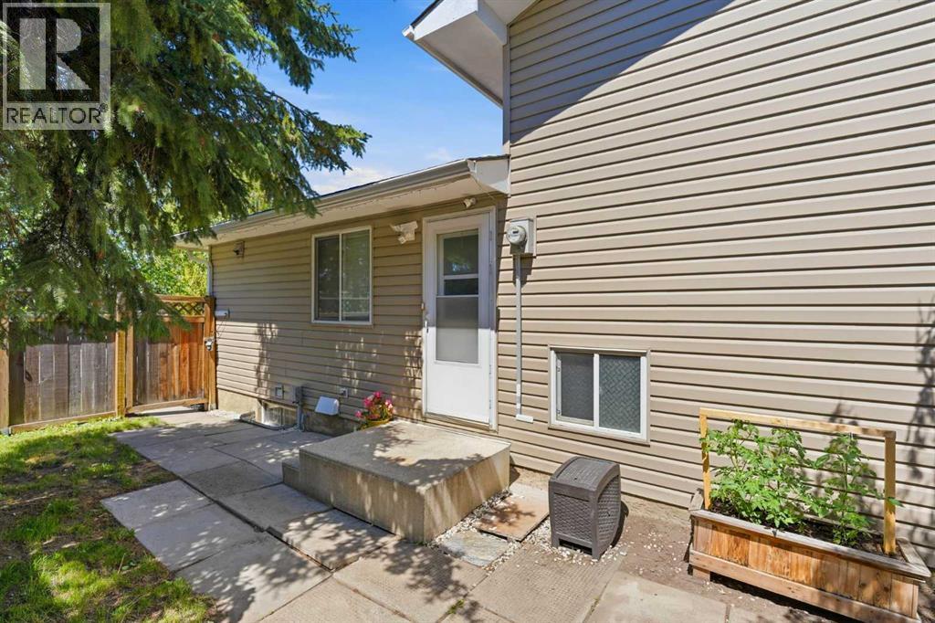 151 Templevale Place NE - 4