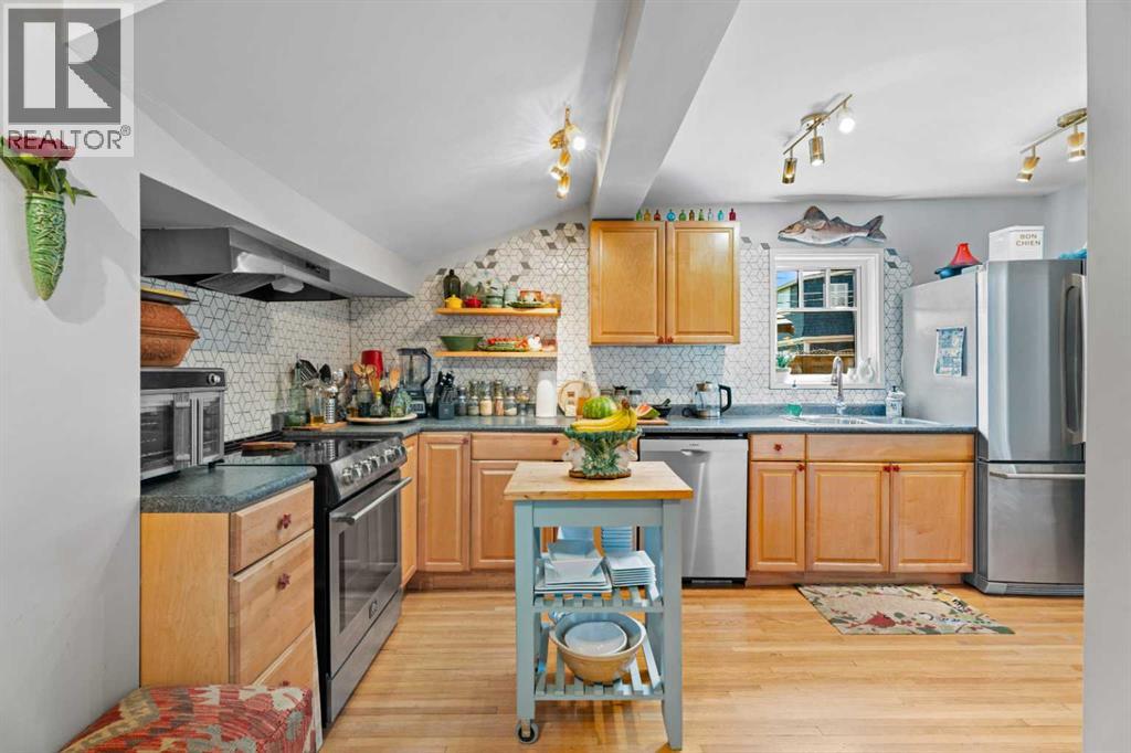 3216 17 Street SW - 10